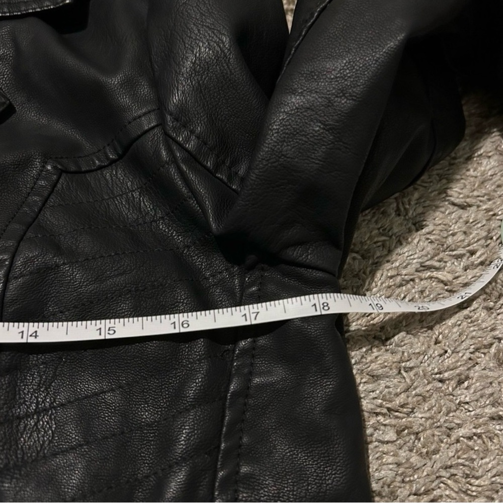 Baccini Black Faux Leather Jacket Petite Medium - Picture 5 of 10